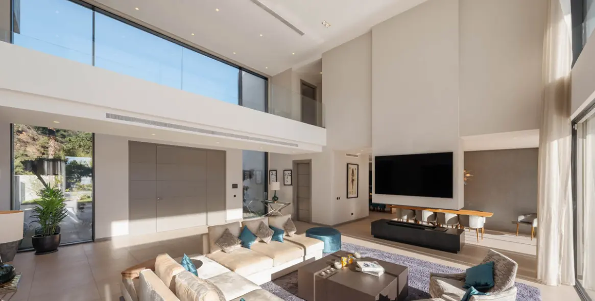 Sale of detached villa in El Madroñal 10