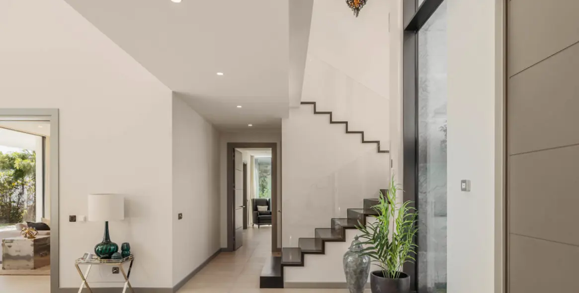 Sale of detached villa in El Madroñal 16