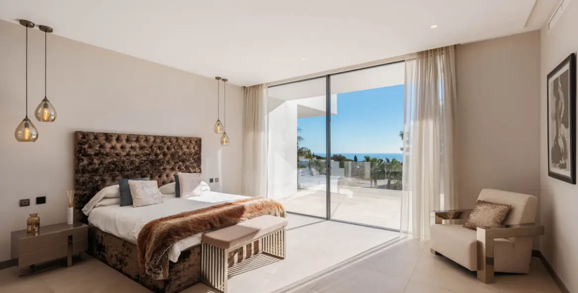 Sale of detached villa in El Madroñal 17