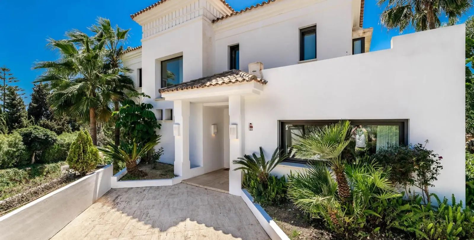 Short-term rent of detached villa in The Golden Mile 1