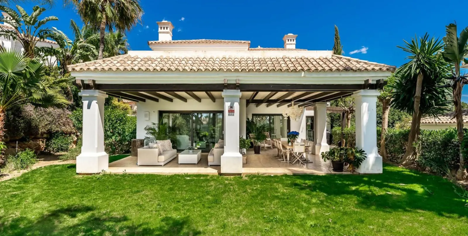 Short-term rent of detached villa in The Golden Mile 2