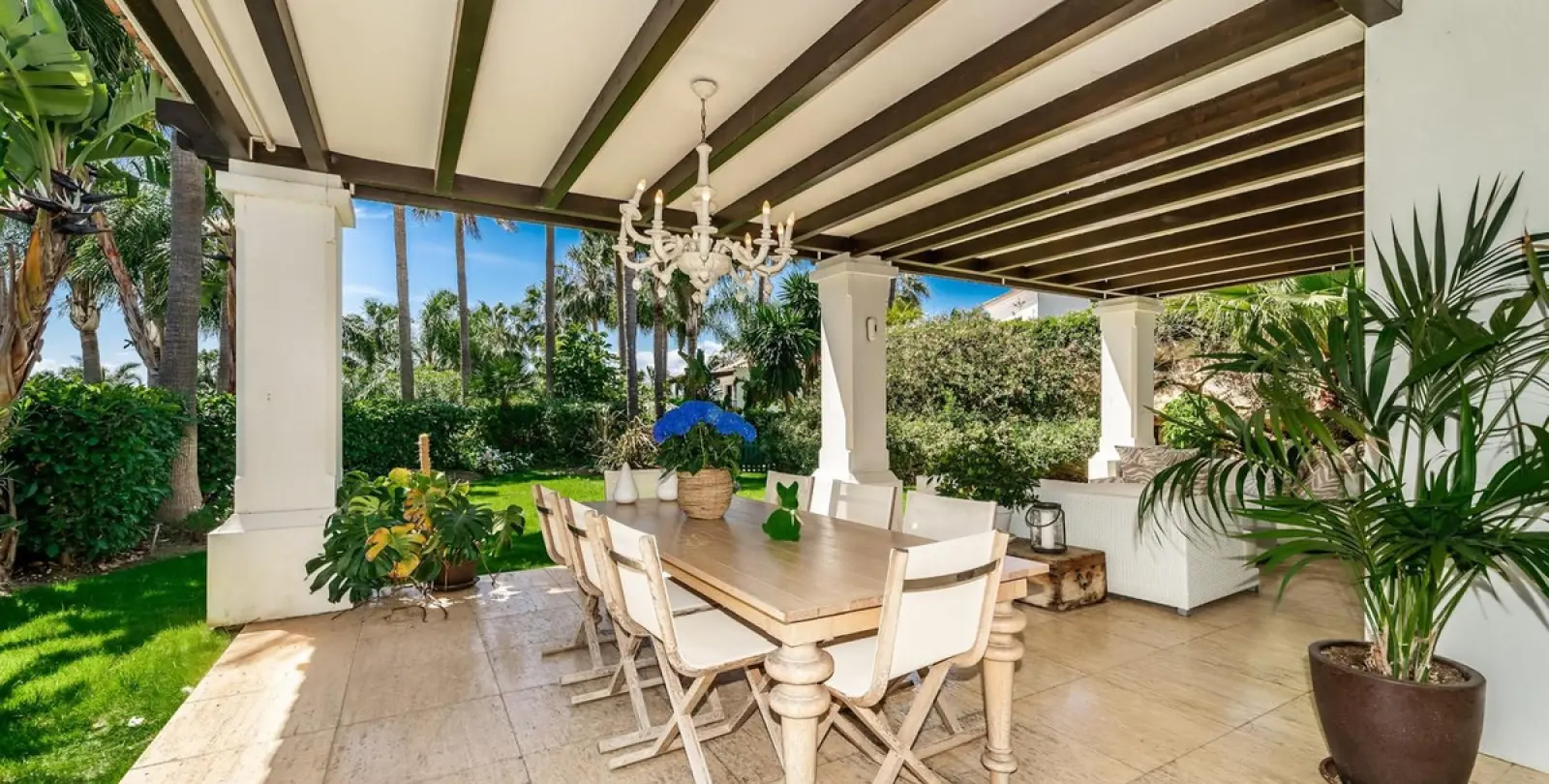 Short-term rent of detached villa in The Golden Mile 4