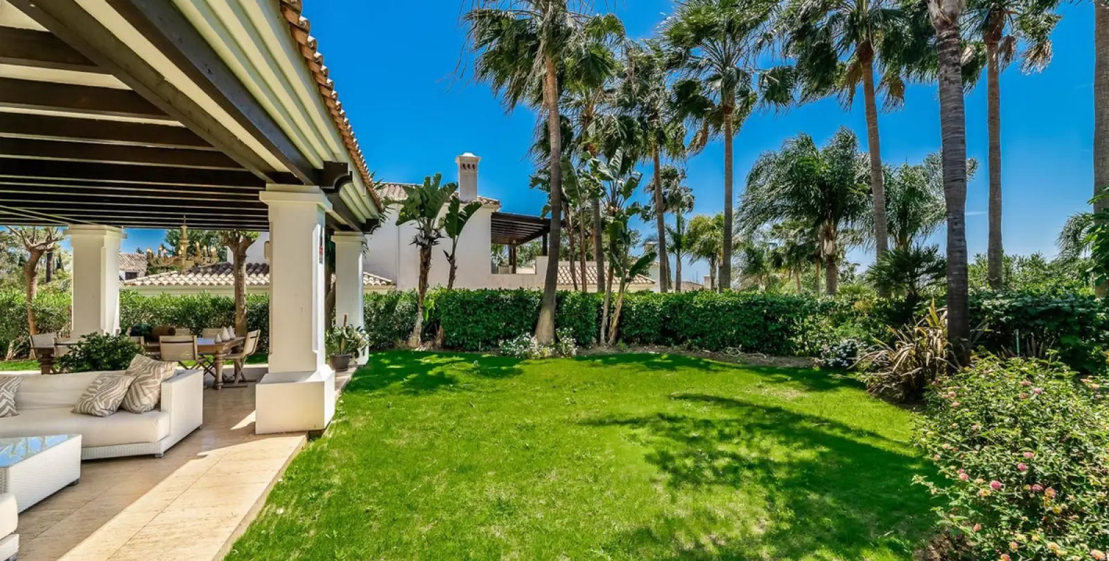 Short-term rent of detached villa in The Golden Mile 7