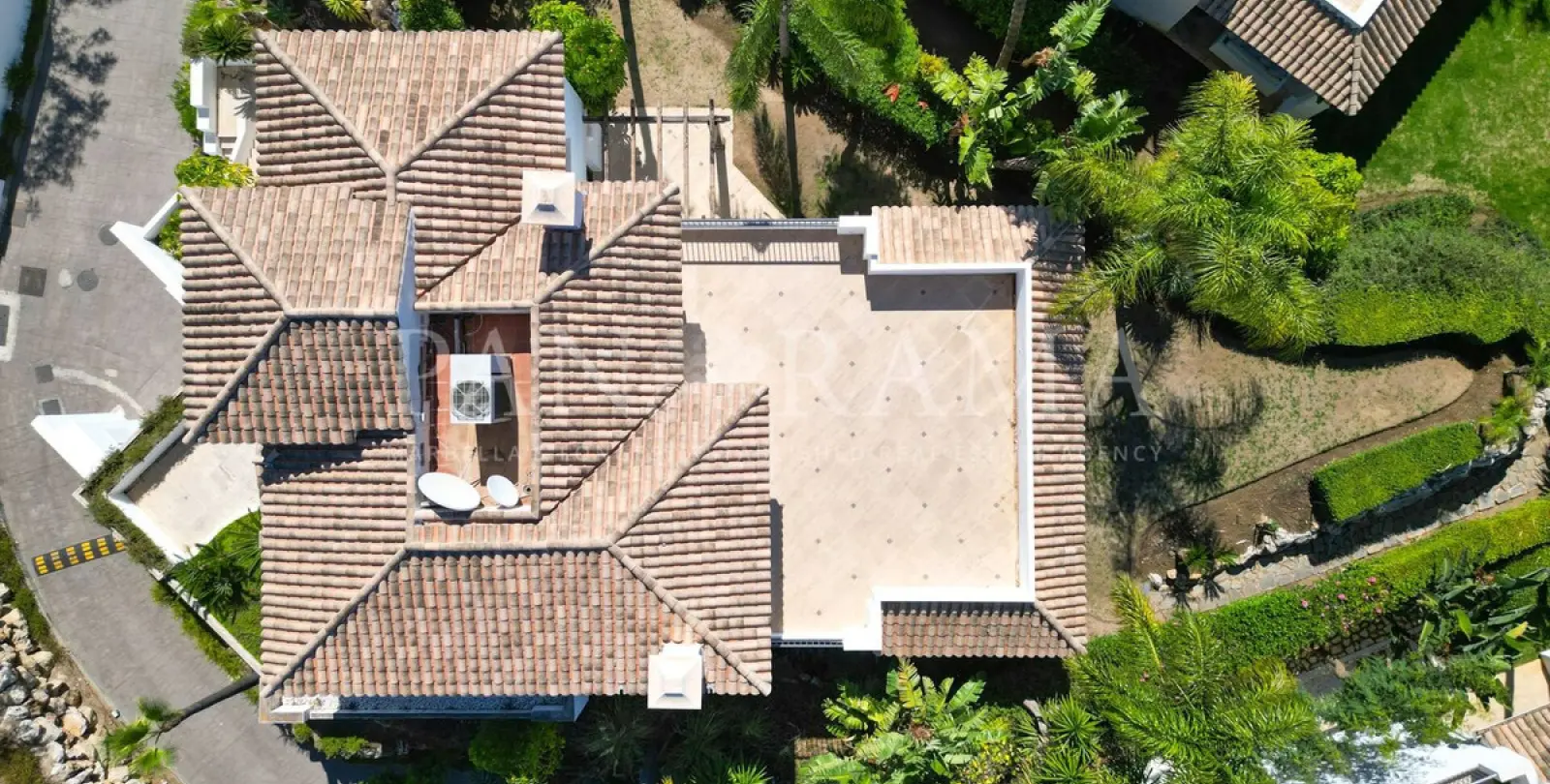 Short-term rent of detached villa in The Golden Mile 12