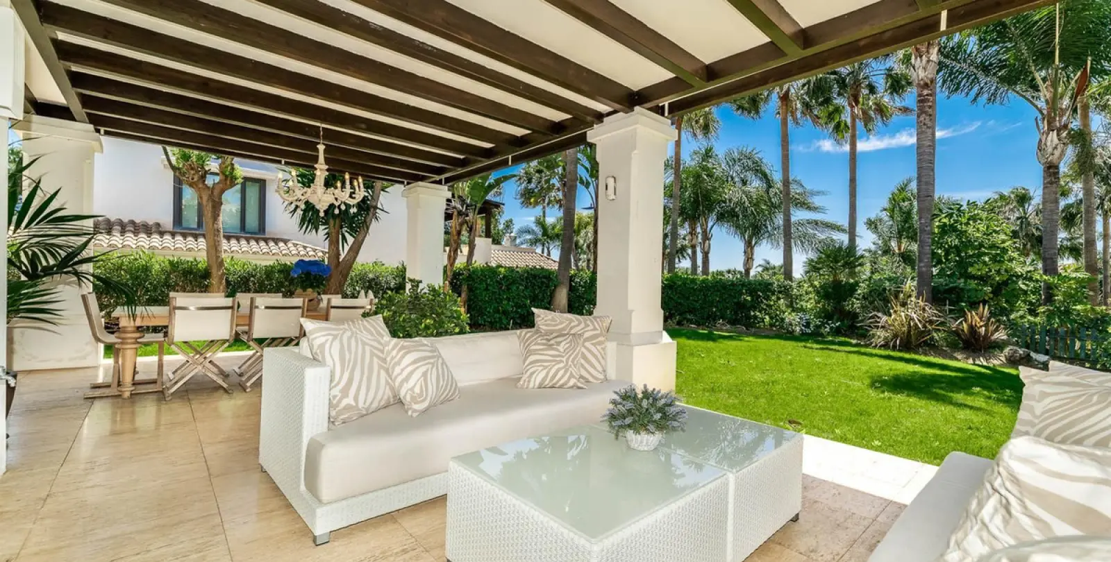 Short-term rent of detached villa in The Golden Mile 16