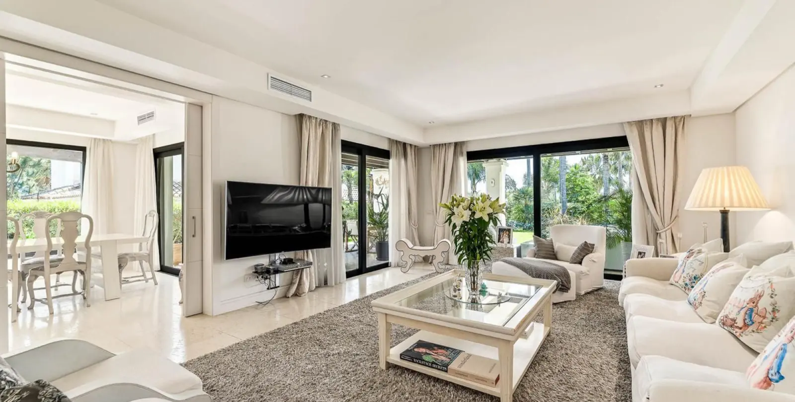Short-term rent of detached villa in The Golden Mile 18