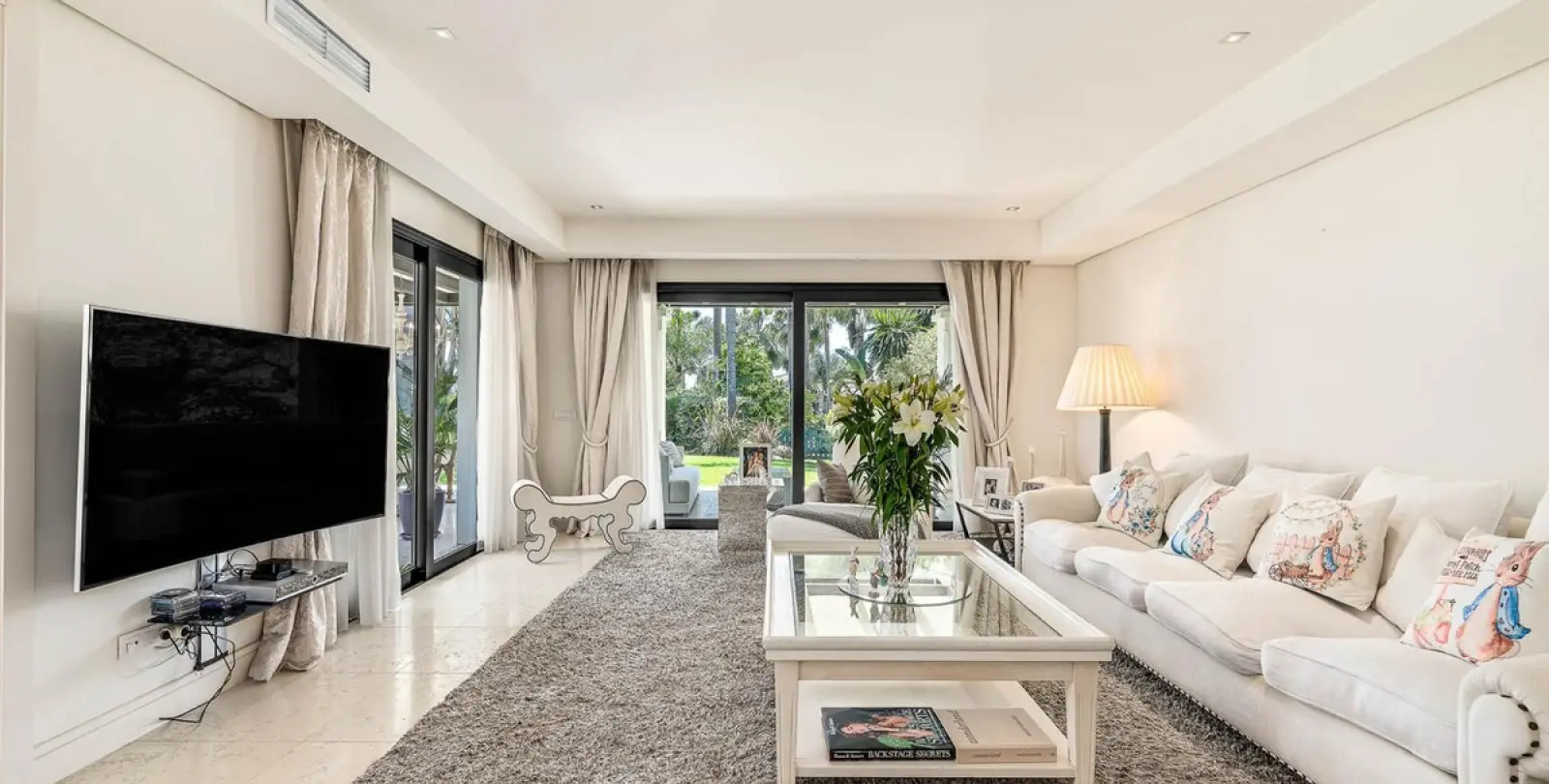 Short-term rent of detached villa in The Golden Mile 19