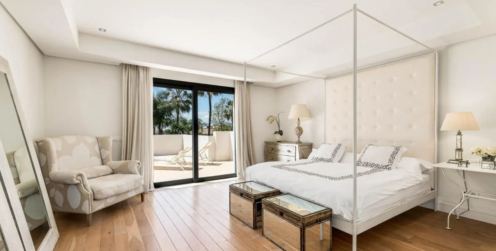 Short-term rent of detached villa in The Golden Mile 23