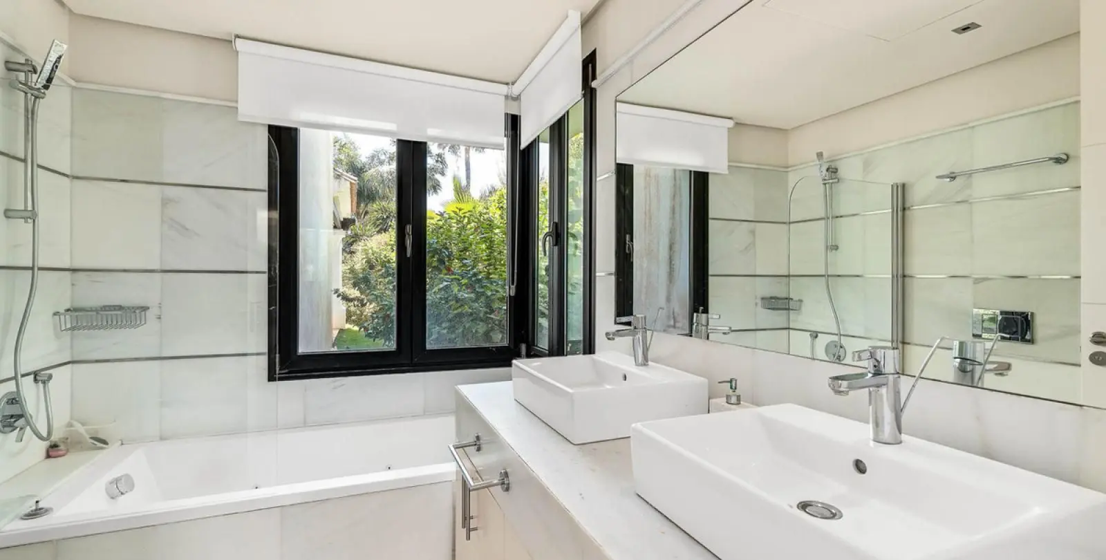 Short-term rent of detached villa in The Golden Mile 24
