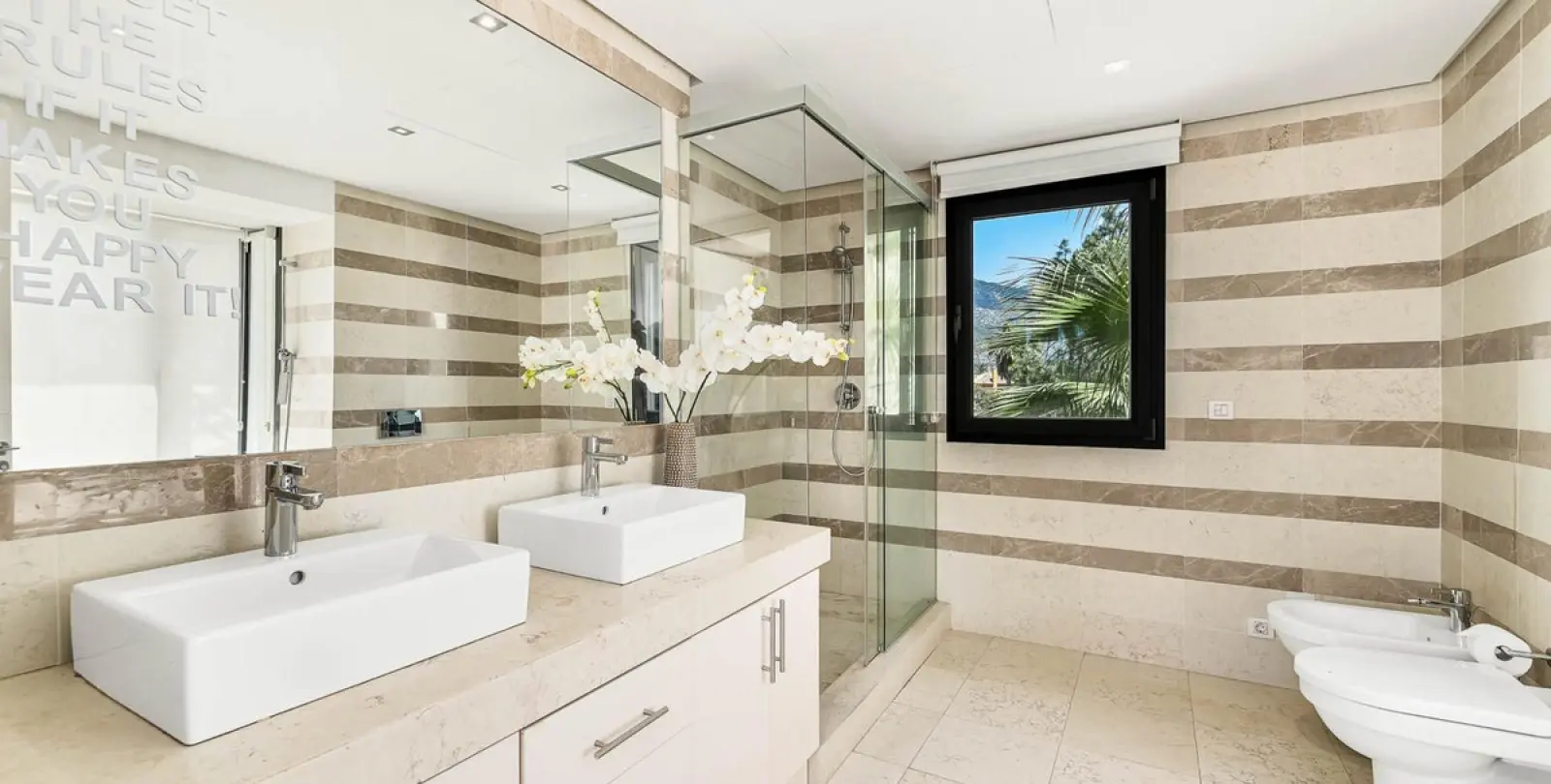 Short-term rent of detached villa in The Golden Mile 25
