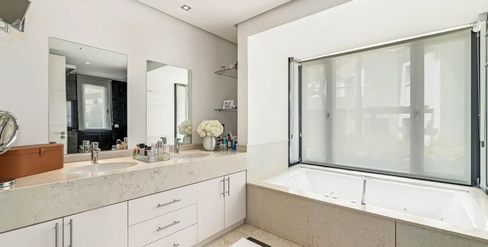 Short-term rent of detached villa in The Golden Mile 29