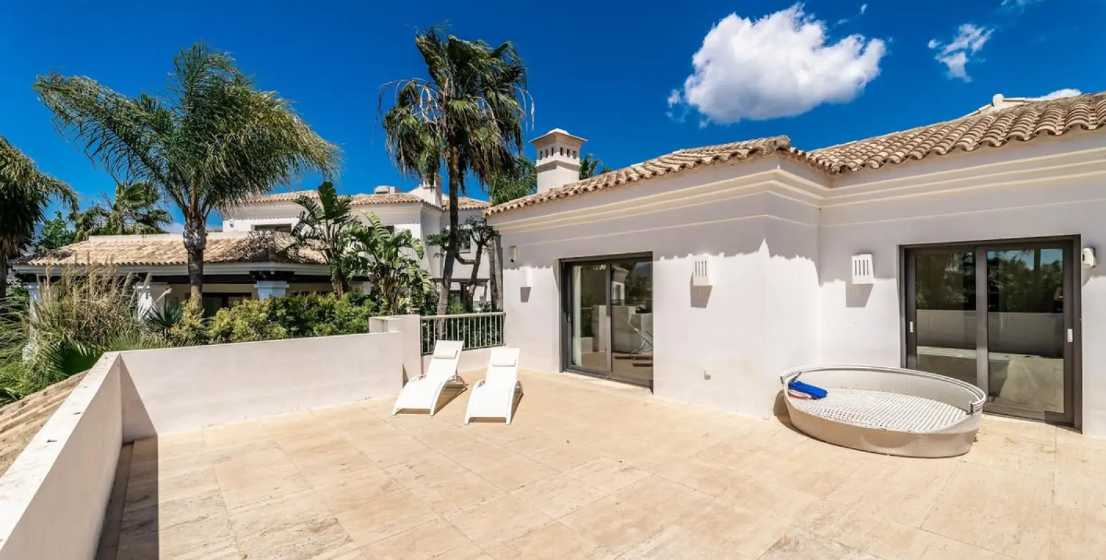 Short-term rent of detached villa in The Golden Mile 30