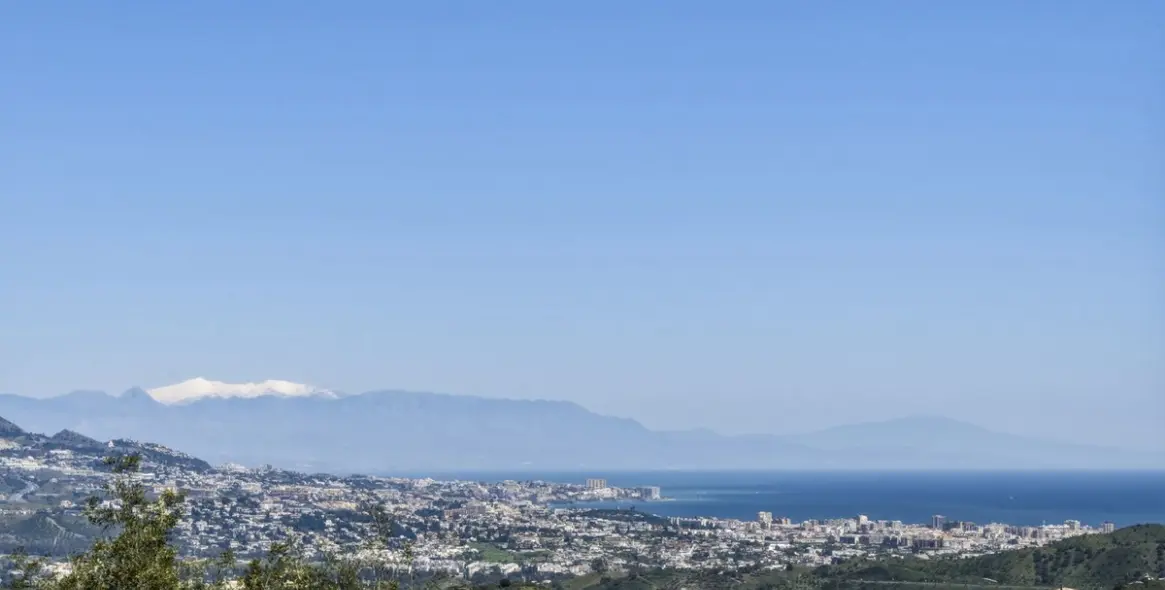 Sale of middle floor apartment in La Mairena 2