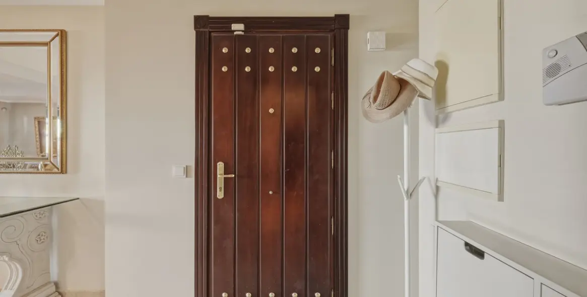 Sale of middle floor apartment in La Mairena 3