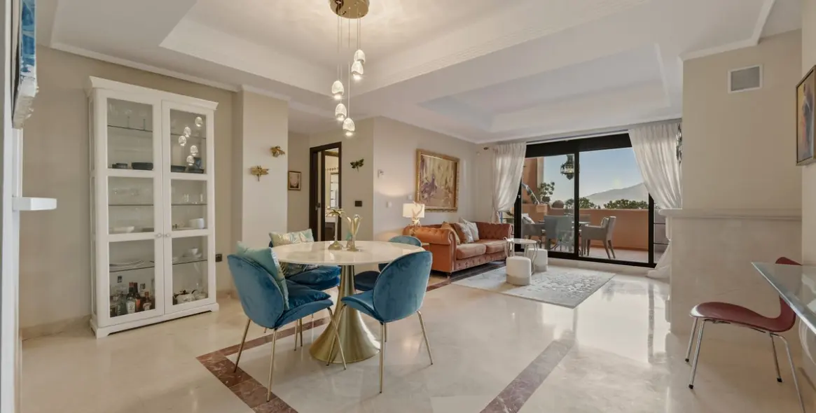 Sale of middle floor apartment in La Mairena 7