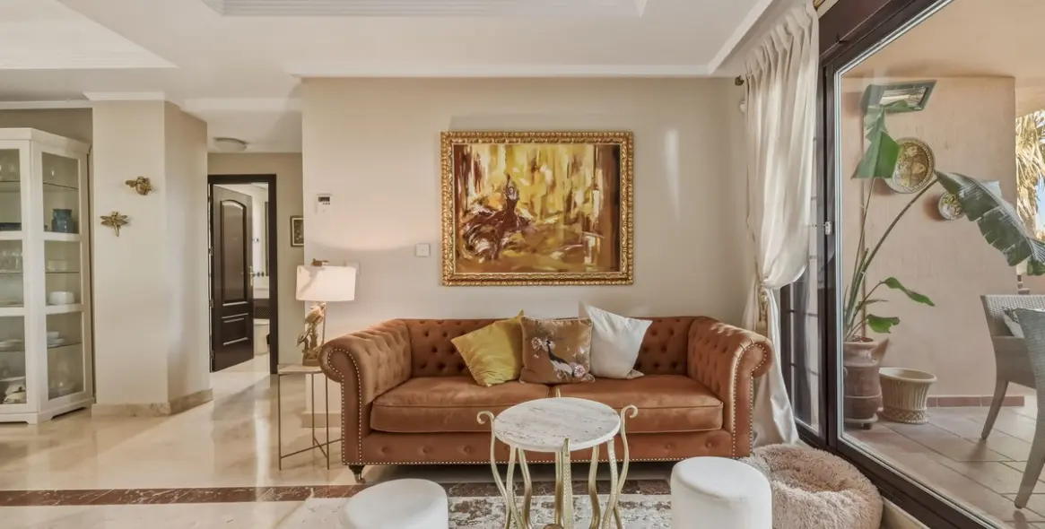 Sale of middle floor apartment in La Mairena 9