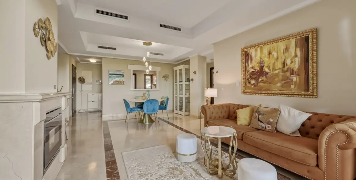 Sale of middle floor apartment in La Mairena 10