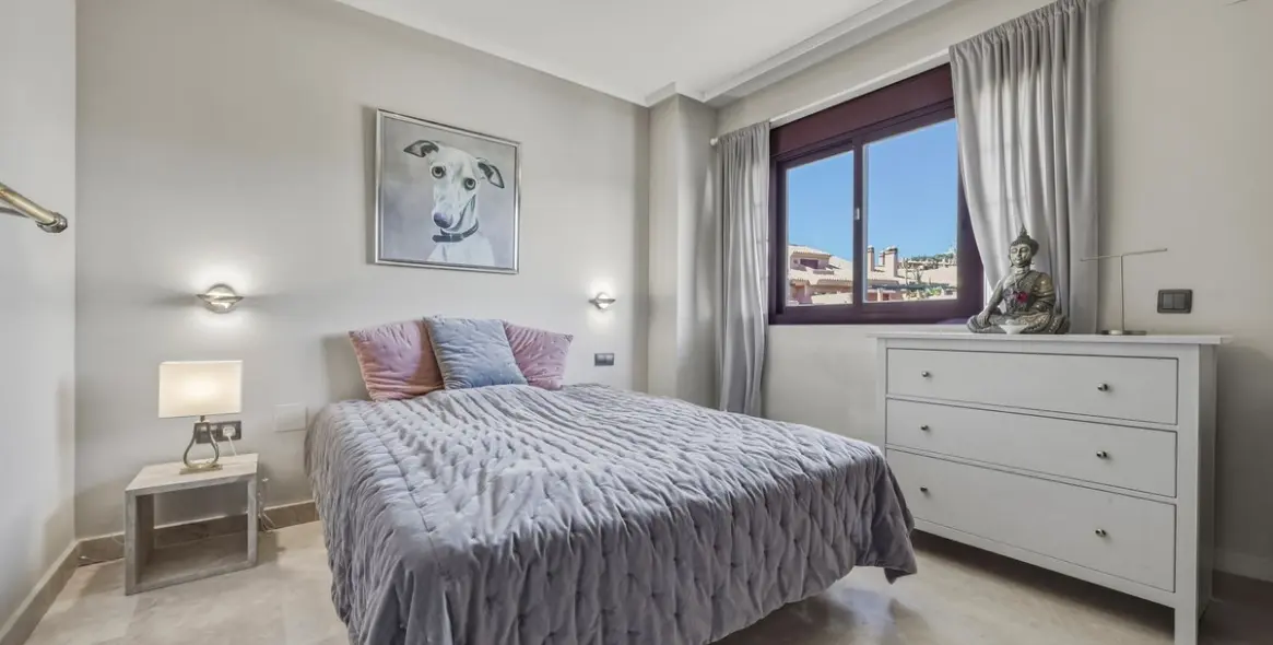 Sale of middle floor apartment in La Mairena 11