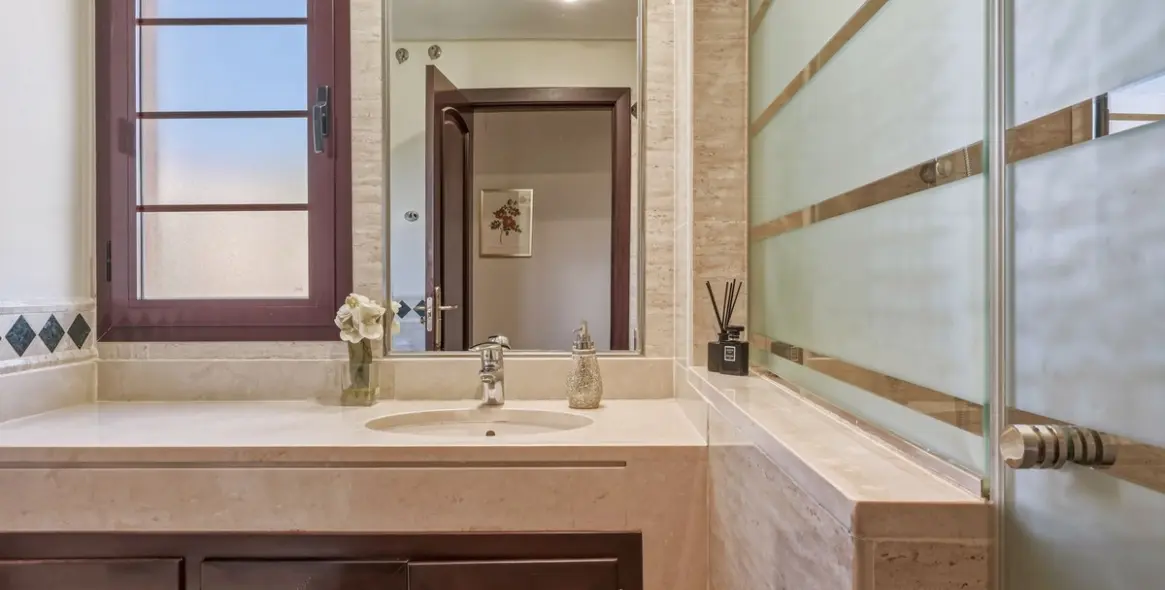 Sale of middle floor apartment in La Mairena 13