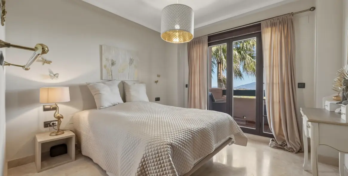 Sale of middle floor apartment in La Mairena 14