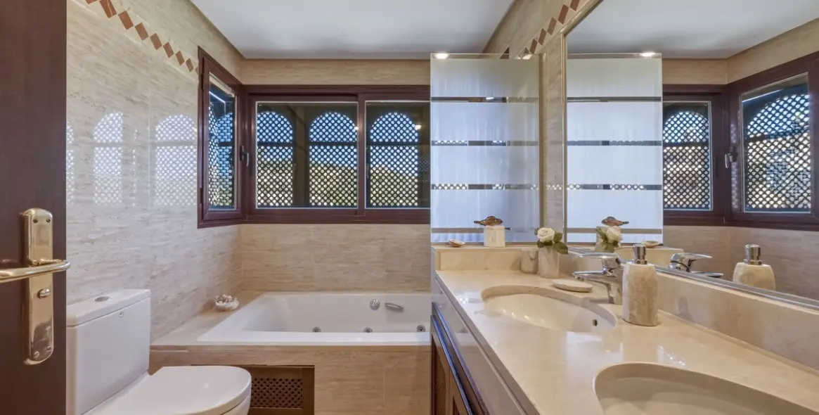 Sale of middle floor apartment in La Mairena 16