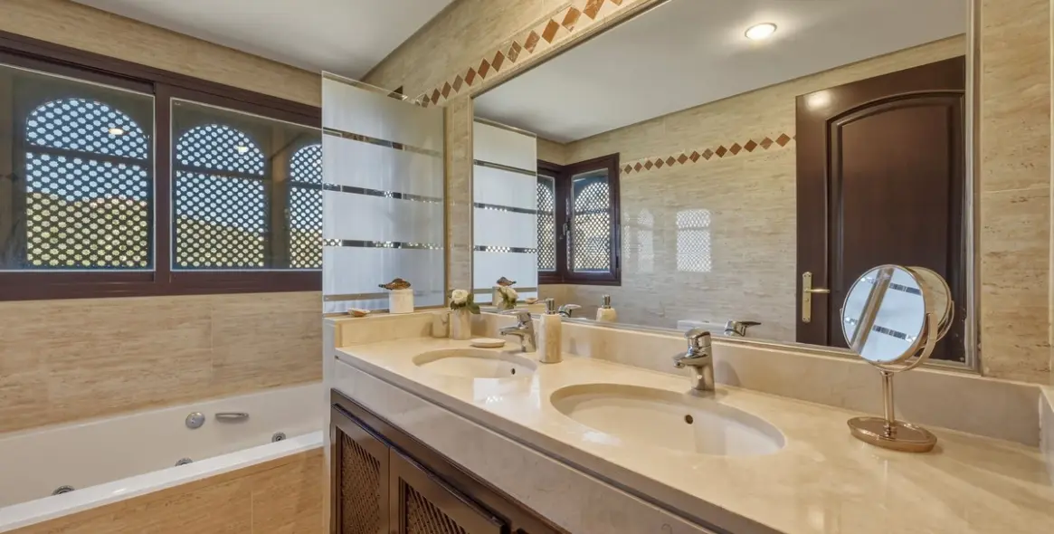 Sale of middle floor apartment in La Mairena 17