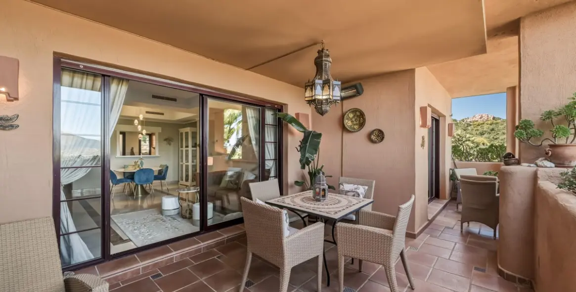 Sale of middle floor apartment in La Mairena 18