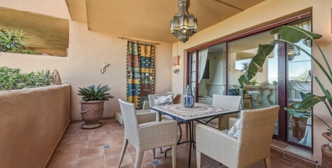 Sale of middle floor apartment in La Mairena 19