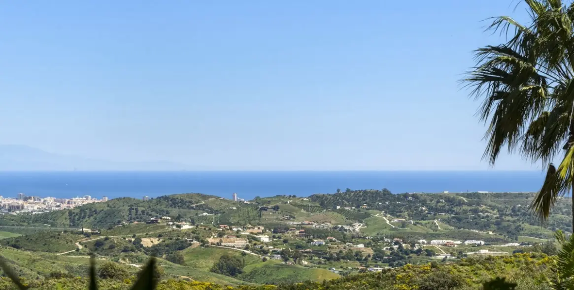 Sale of middle floor apartment in La Mairena 22