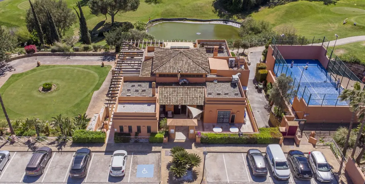 Sale of middle floor apartment in La Mairena 25