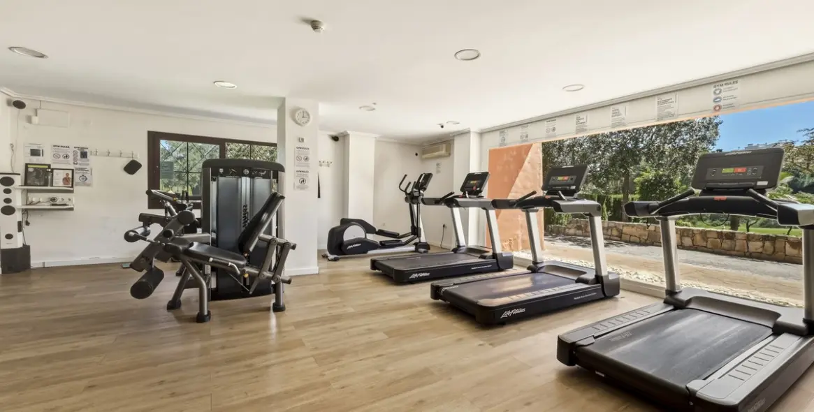 Sale of middle floor apartment in La Mairena 32