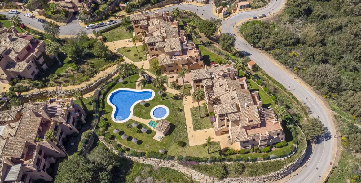 Sale of middle floor apartment in La Mairena 34