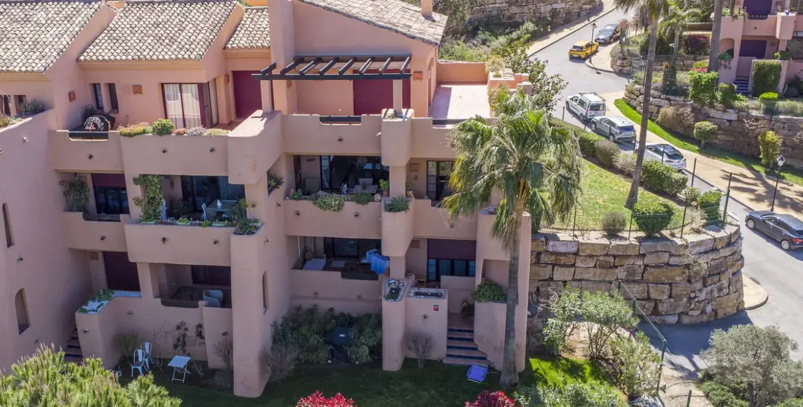 Sale of middle floor apartment in La Mairena 39