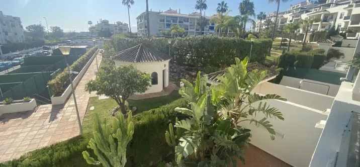 Venta de apartamento en planta media en Nueva Andalucía 0