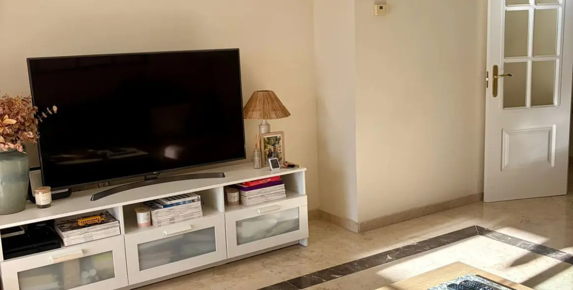 Sale of middle floor apartment in Río Real 1