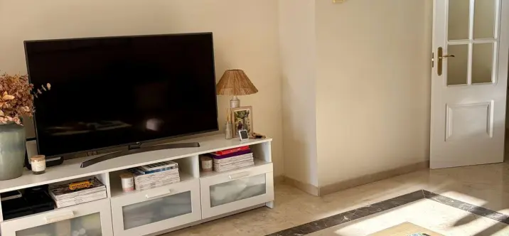 Sale of middle floor apartment in Río Real 0