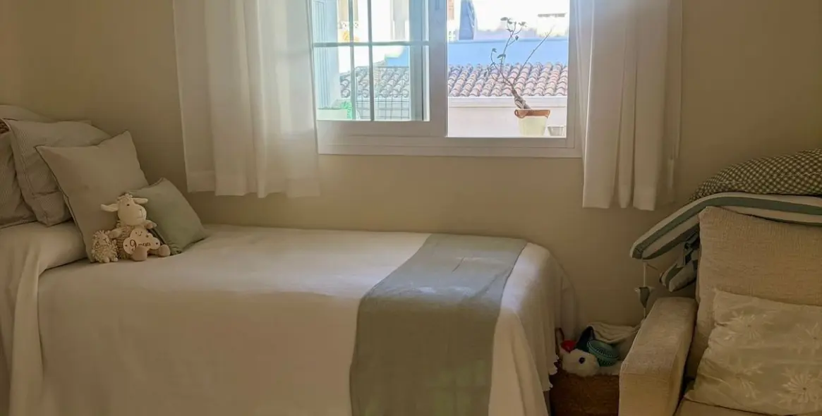 Sale of middle floor apartment in Río Real 4