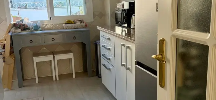 Sale of middle floor apartment in Río Real 4