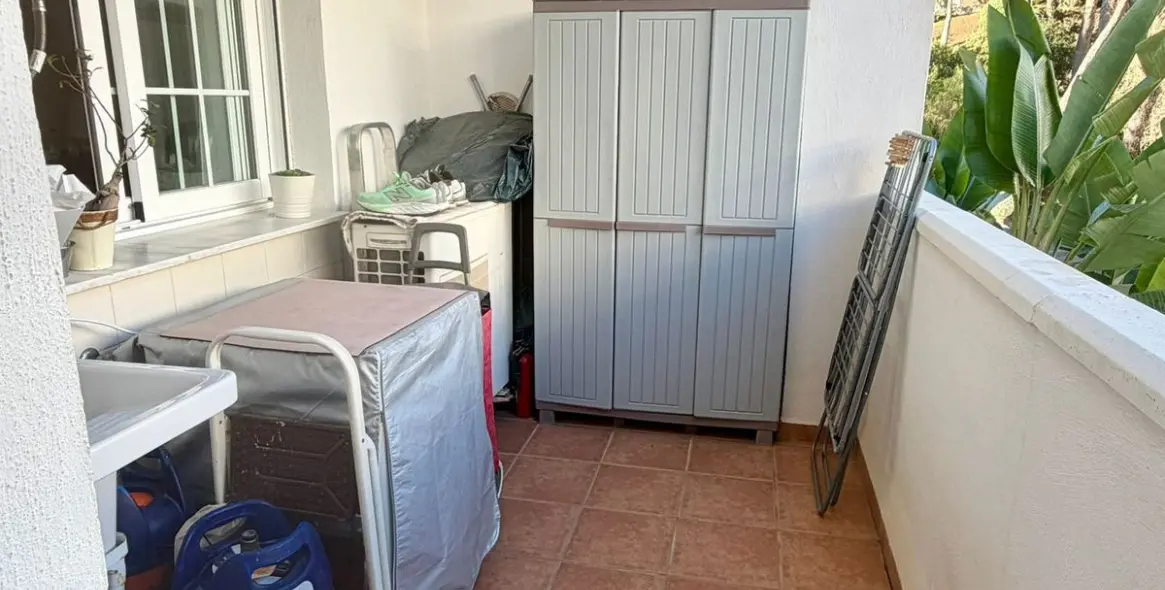 Sale of middle floor apartment in Río Real 9