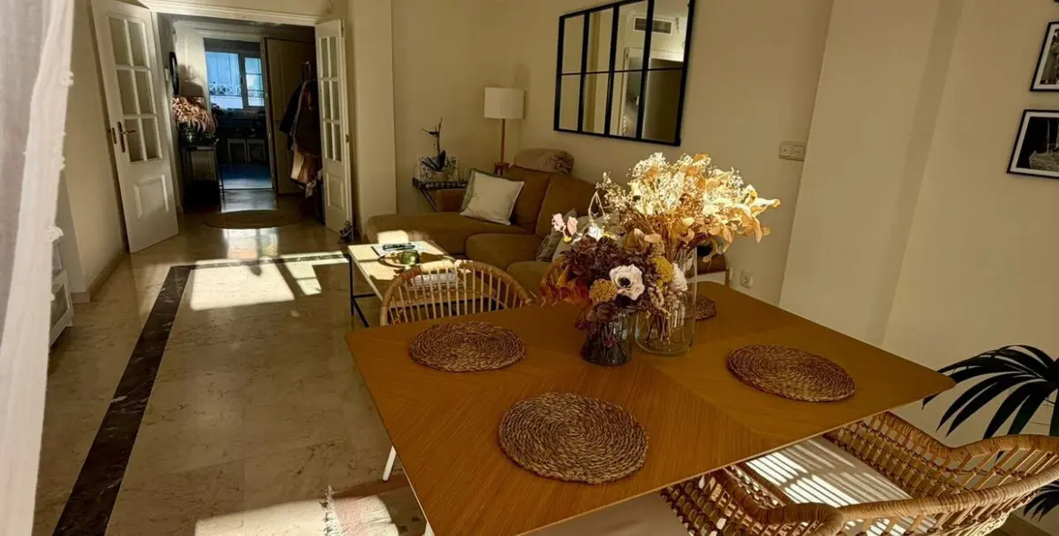 Sale of middle floor apartment in Río Real 18