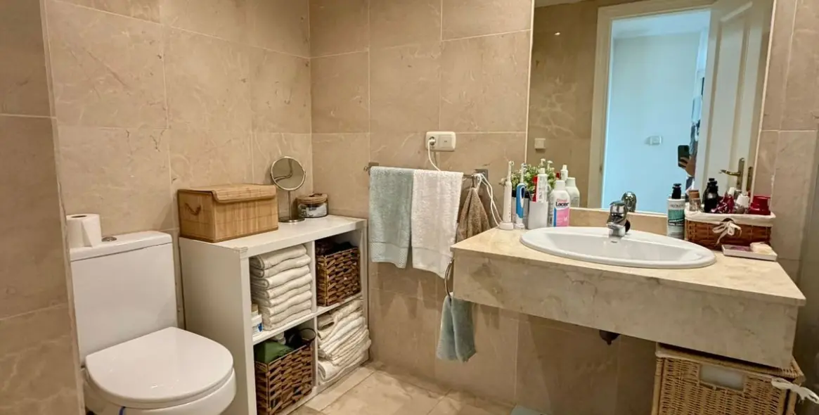 Sale of middle floor apartment in Río Real 28