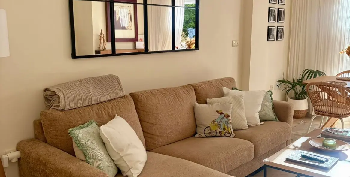 Sale of middle floor apartment in Río Real 35