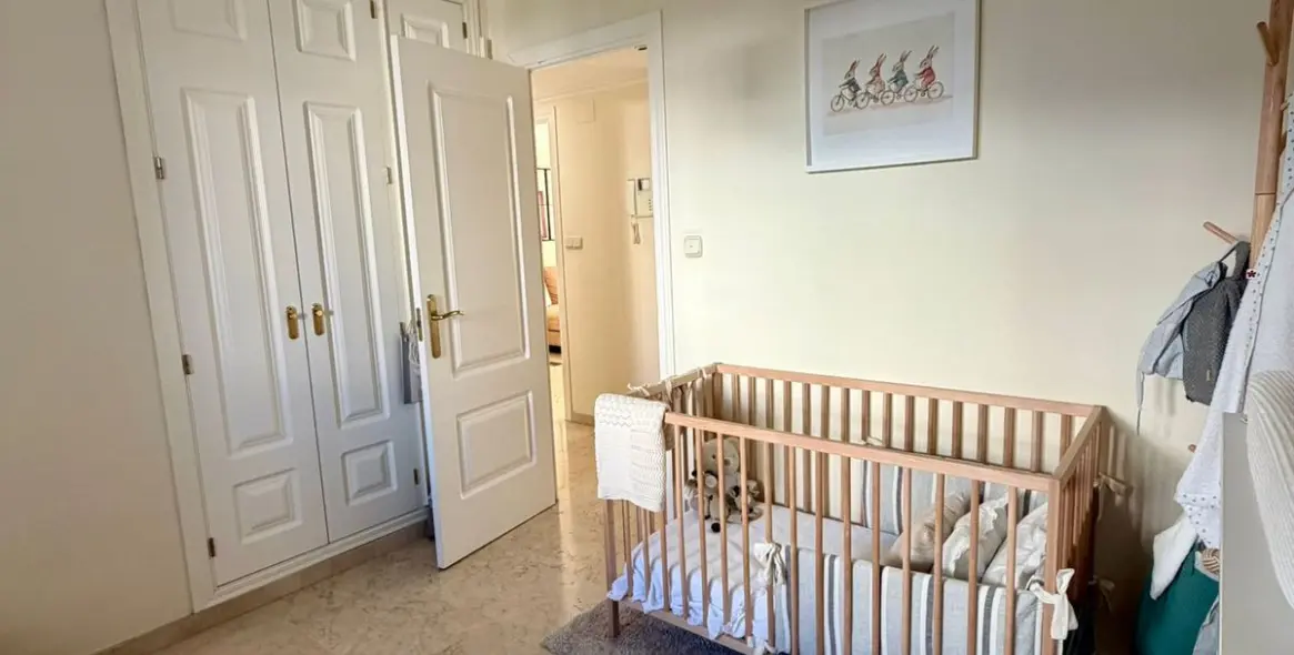 Sale of middle floor apartment in Río Real 39