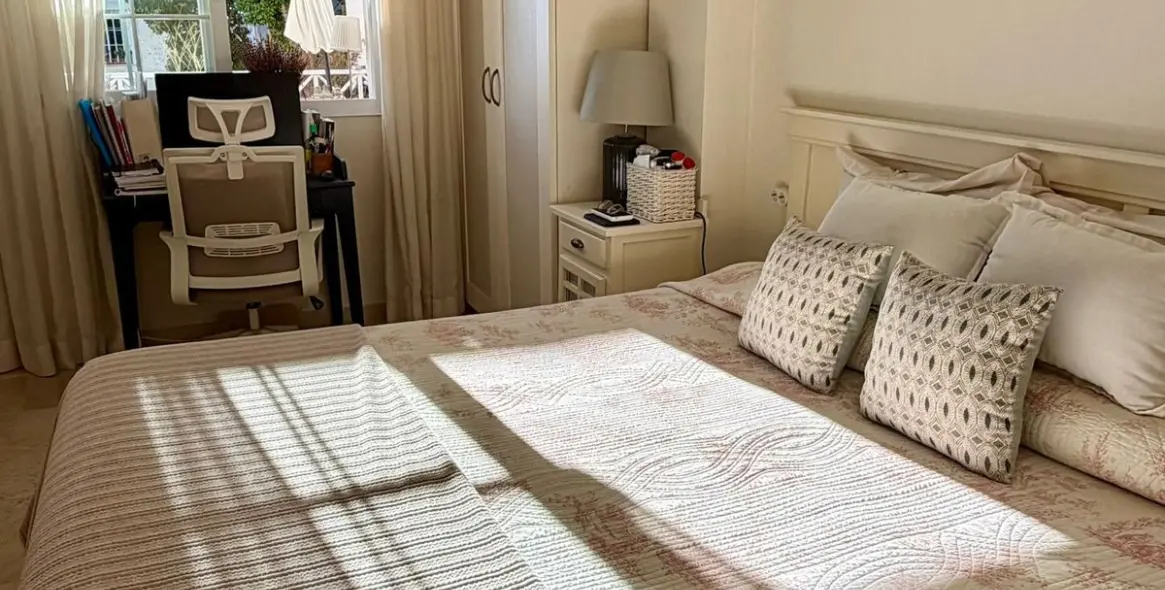 Sale of middle floor apartment in Río Real 51