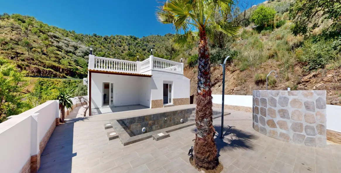 Sale of detached villa in Arenas 2