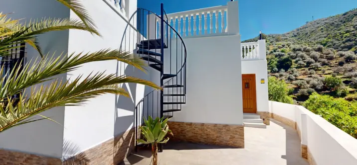 Sale of detached villa in Arenas 2