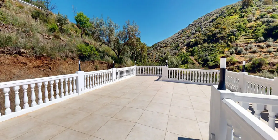 Sale of detached villa in Arenas 4