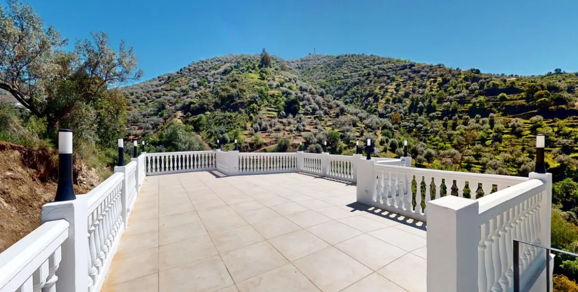 Sale of detached villa in Arenas 5