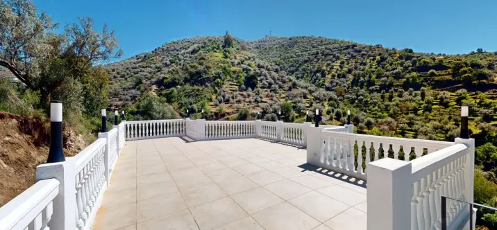 Sale of detached villa in Arenas 4