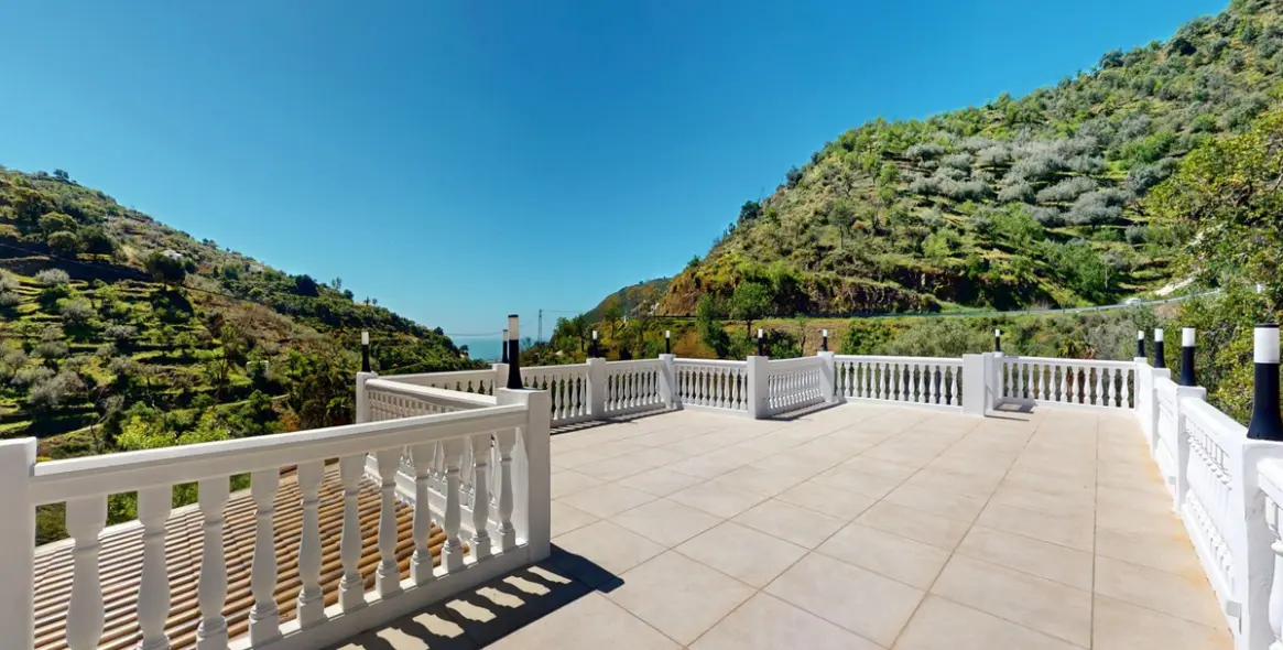 Sale of detached villa in Arenas 7